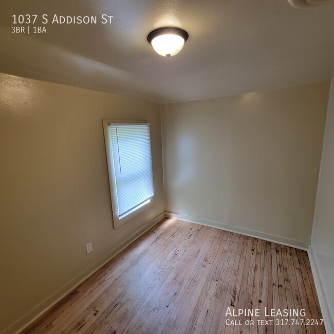 Building Photo - 1037 S Addison St