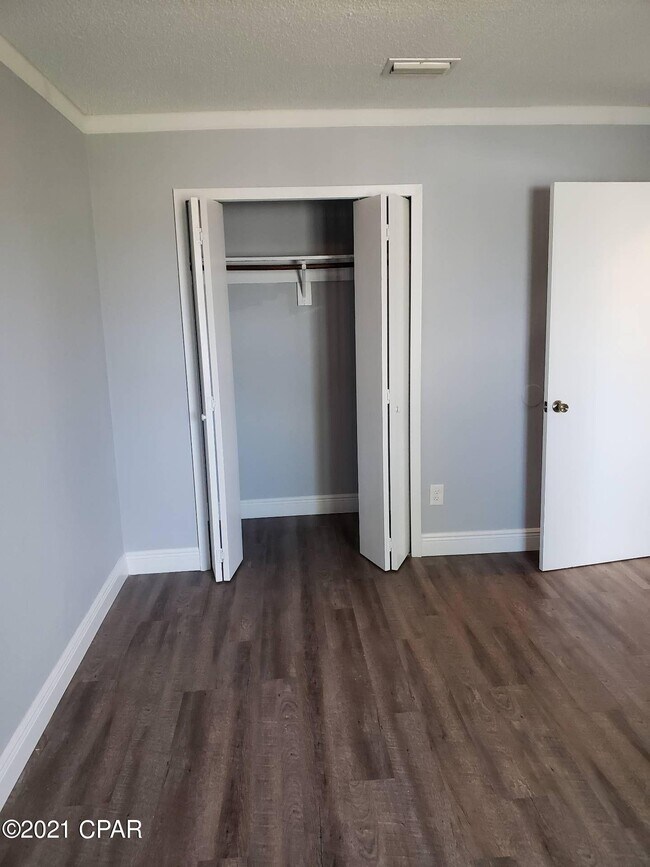 Foto del edificio - 6321 Lenawee St