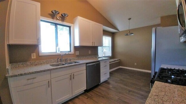 Foto del edificio - 105 Brooks Bridge Ct