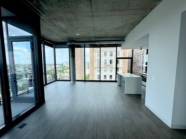 Building Photo - 4539 N Sheridan Rd