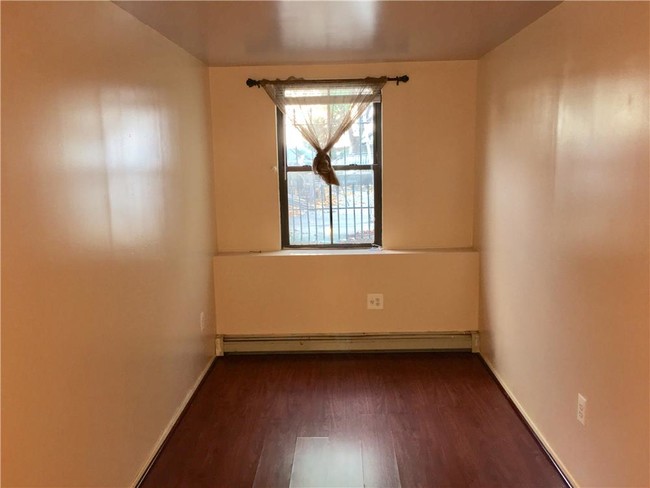 Foto del edificio - 211 Saratoga Ave