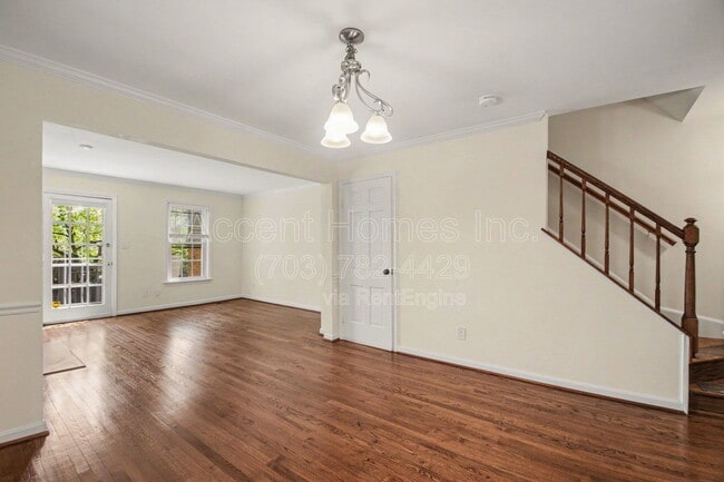 Building Photo - 449 Old Town Ct