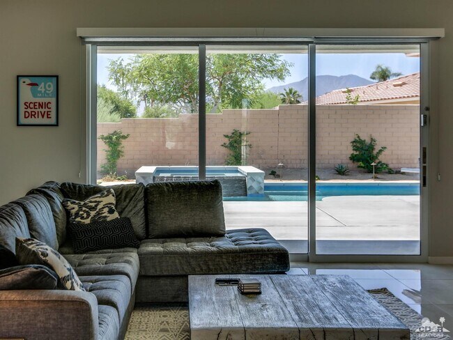 Building Photo - 78987 Yorkville Ln