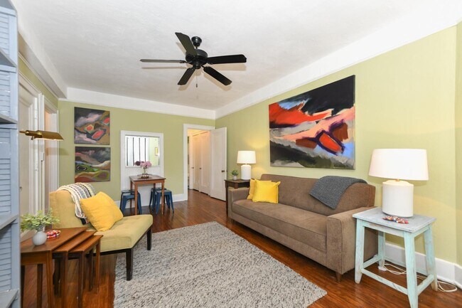 Foto del edificio - 828 N Elm St