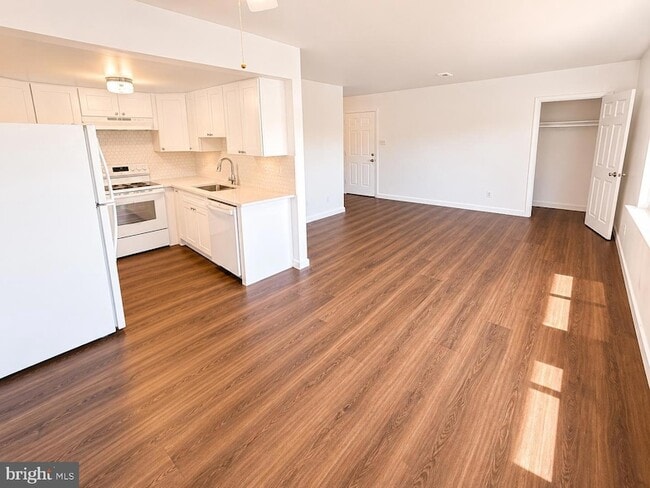 Building Photo - 5081 Defford Pl
