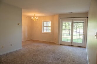 Building Photo - 100 N Rdg Dr