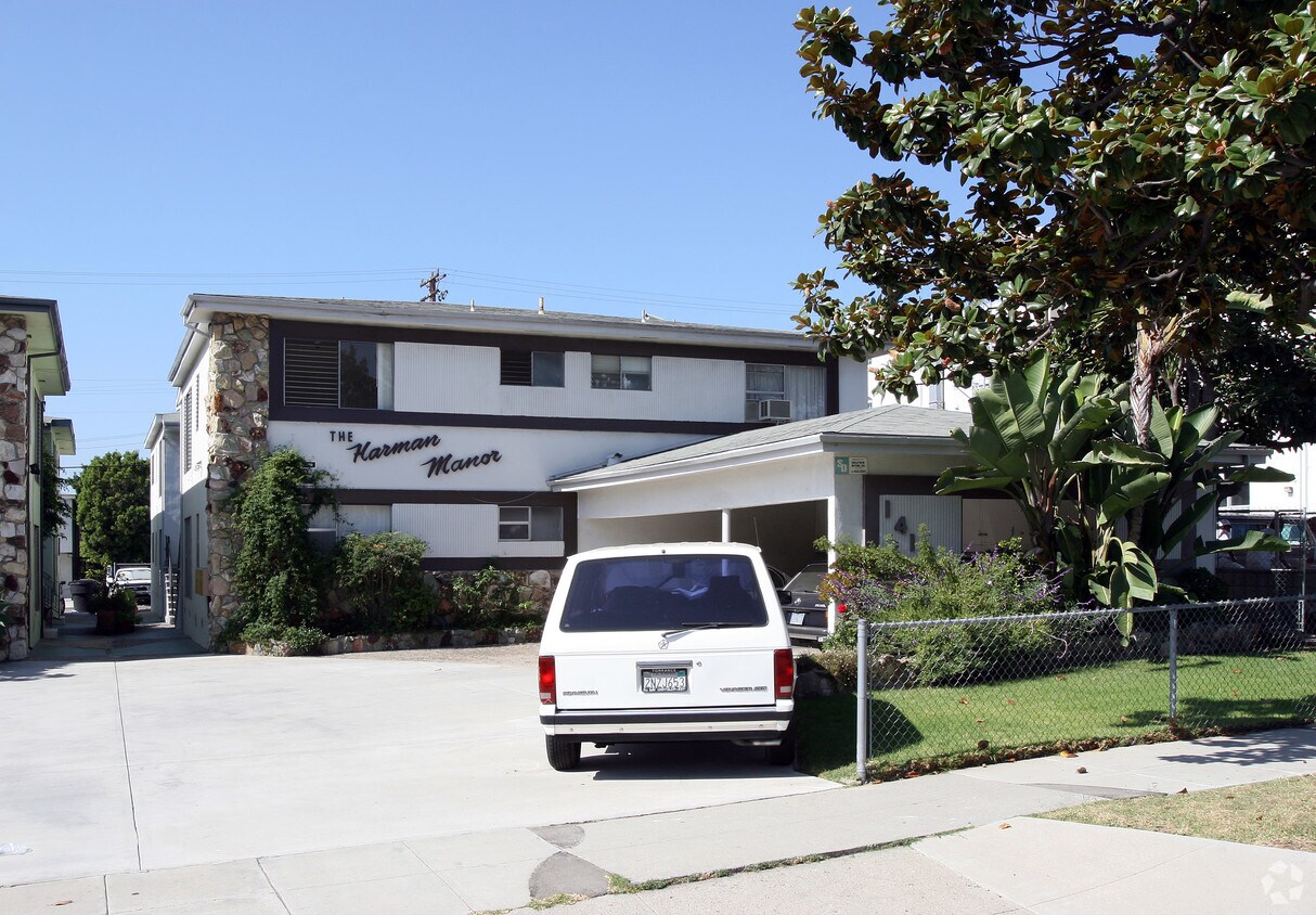 1418 10th St - The Karman Manor