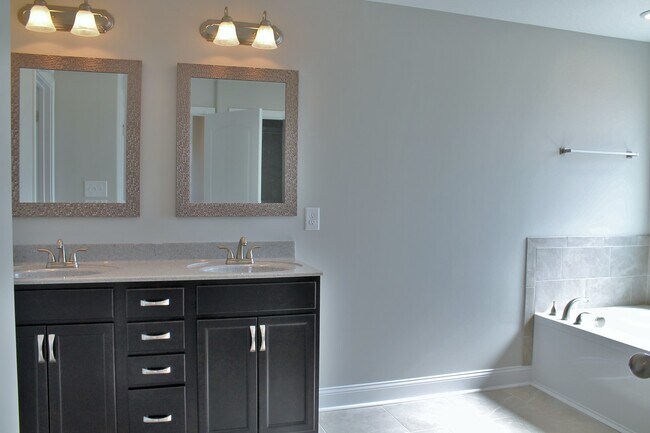 Foto del edificio - 264 Azalea Dr