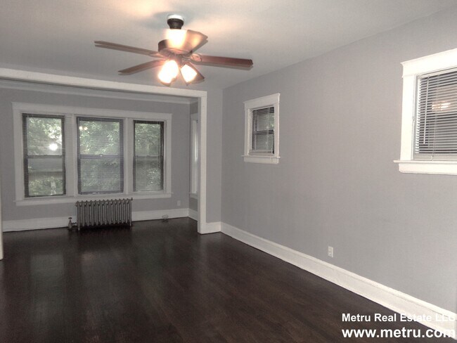 Foto del edificio - 3604 W Sunnyside Ave