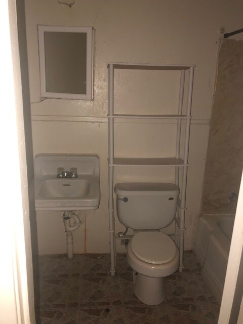 Foto del edificio - 713 W 75th St