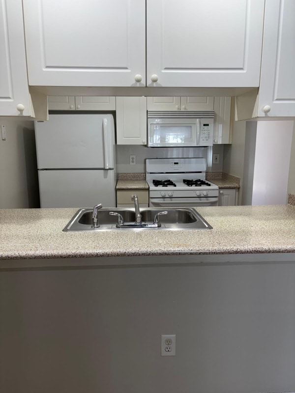 Building Photo - 6722 Hamler Dr