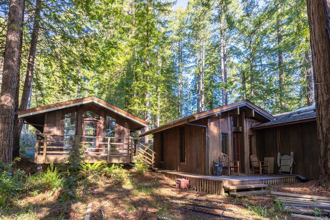 Foto del edificio - 22000 Timber Cove Rd