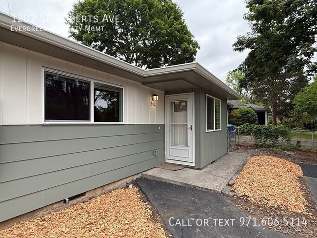 Building Photo - 1202 SE Roberts Ave