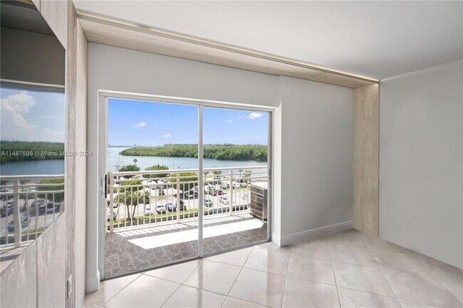 Foto del edificio - 400 Kings Point Dr