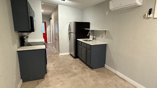 Building Photo - Cozy Studio for Rent — Prime Dignowity Location!