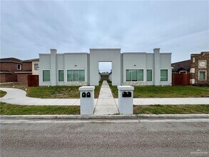 Building Photo - 2606 Primrose Ave