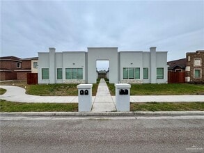 Building Photo - 2606 Primrose Ave