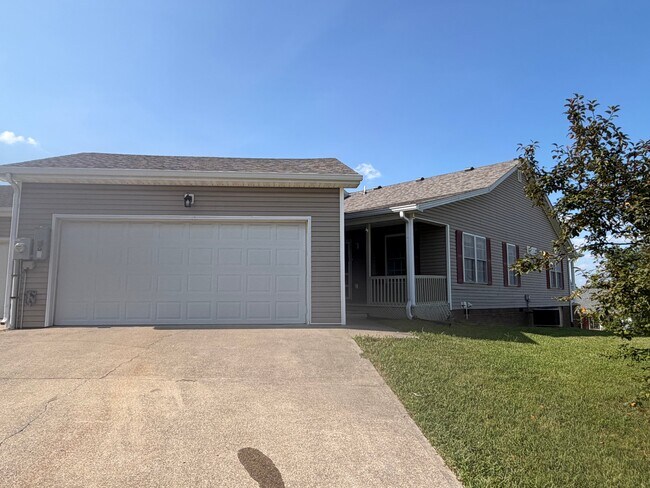 Foto del edificio - 128 Bay Hill Dr