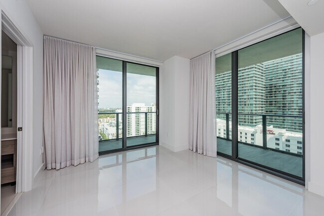 Foto del edificio - 1300 S Miami Ave