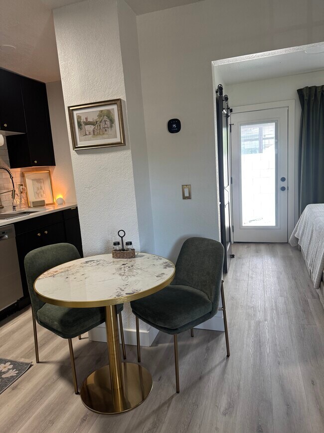 Foto del edificio - 1155 E Diamond St