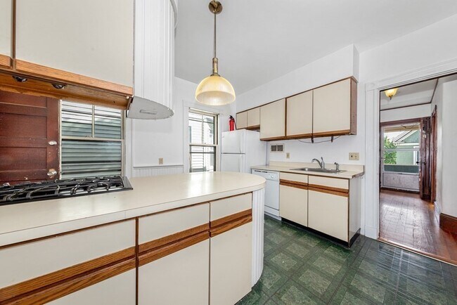 Building Photo - 59 Hawthorne St