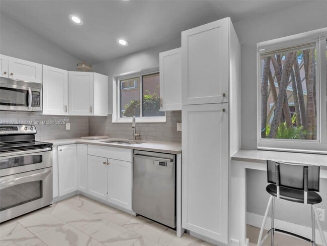 Building Photo - 2124 Discovery Cir W
