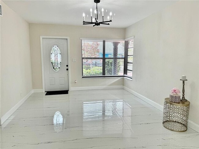 Building Photo - 1783 Lauderdale Manor Dr