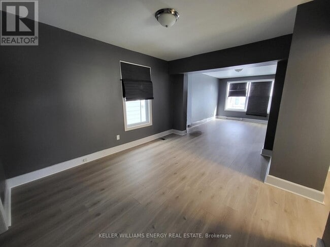 Building Photo - 225 Gibbons St