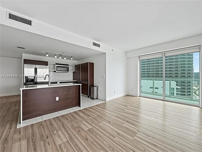 Foto del edificio - 1900 N Bayshore Dr
