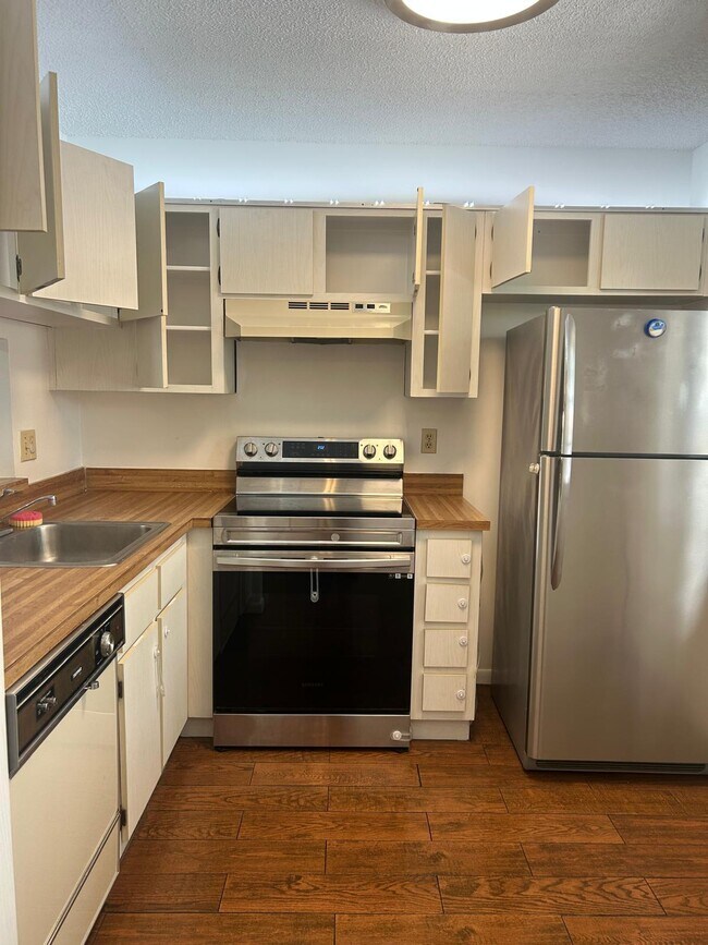 Foto del edificio - 8830-8830 Royal Palm Blvd