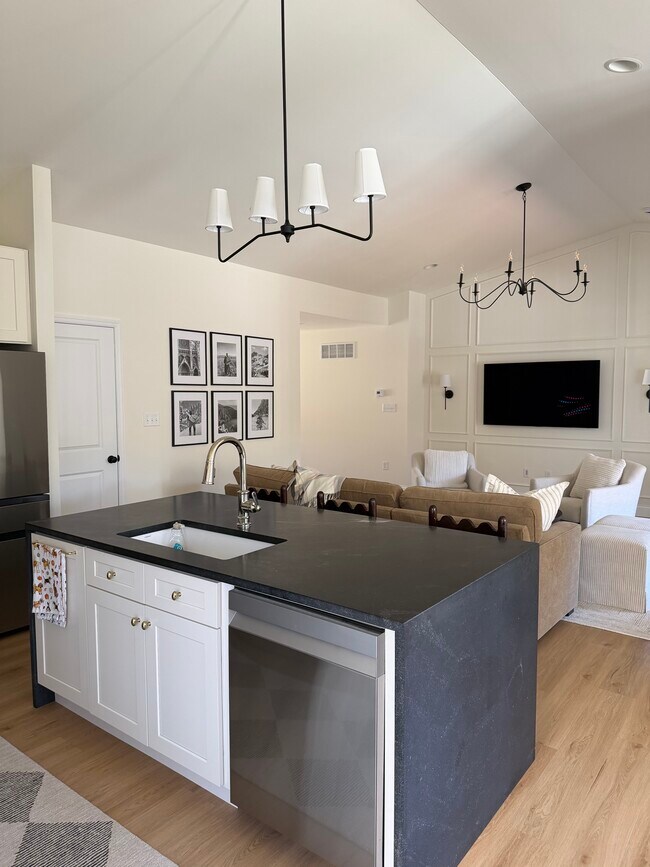 Sala de estar - vista desde la cocina - 4977 Knotty Alder Dr