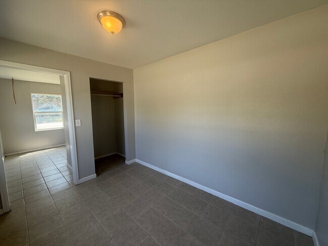 Foto del edificio - Two bedroom, One bathroom, Pet friendly ho...