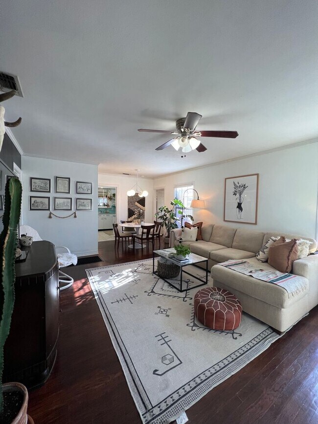 Foto del edificio - Pre-Leasing Summer 2024 - Charming 3 Bedro...