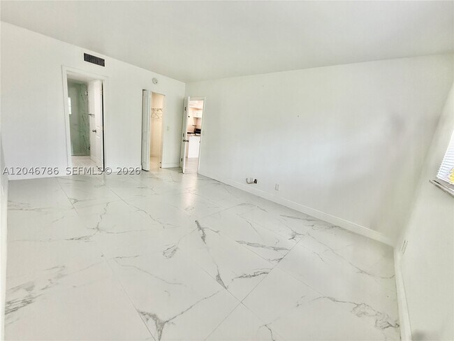 Foto del edificio - 14790 Bonaire Blvd