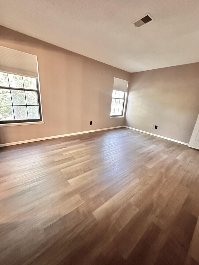 Building Photo - 10970 W Florida Ave