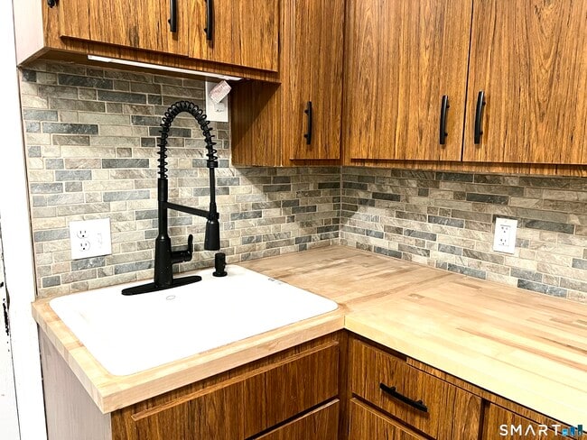 Foto del edificio - 130 Platt Ave