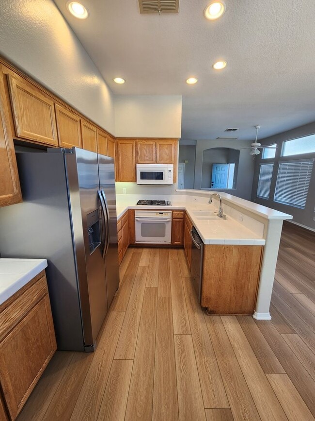 Building Photo - Cypress Townhomes - End Unit - 2 Garage - Scripps Ranch