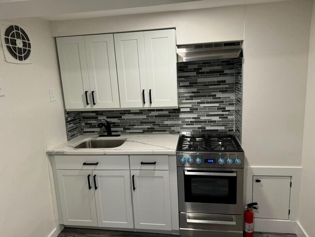 Building Photo - 411 51st St