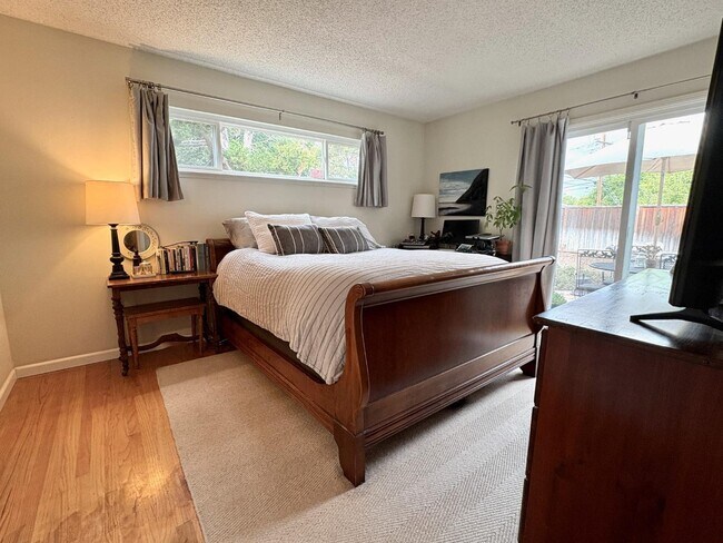 Foto del edificio - 5919 Royal Ann Dr