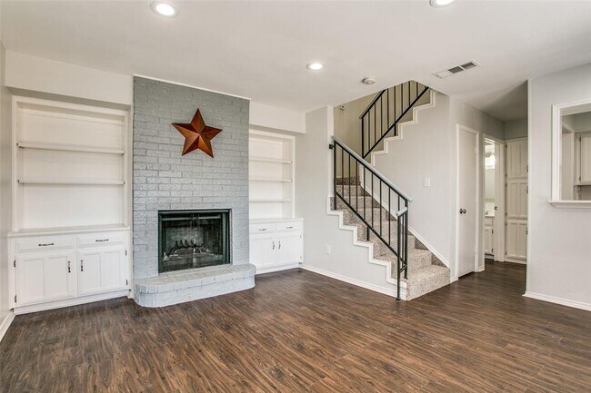 Building Photo - 2801 Meadow Park Dr