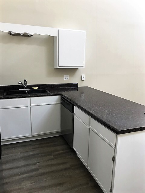 Building Photo - Golf Colony Unit 13E - STUDIO
