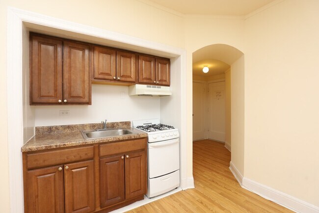 Foto del edificio - 3335 W Diversey Ave