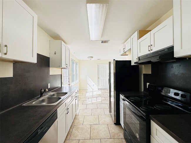 Foto del edificio - 6729 Lodge St