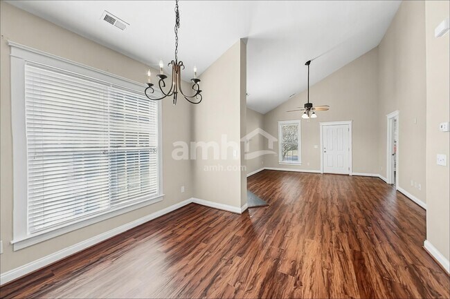 Foto del edificio - 13640 Swinton Rd