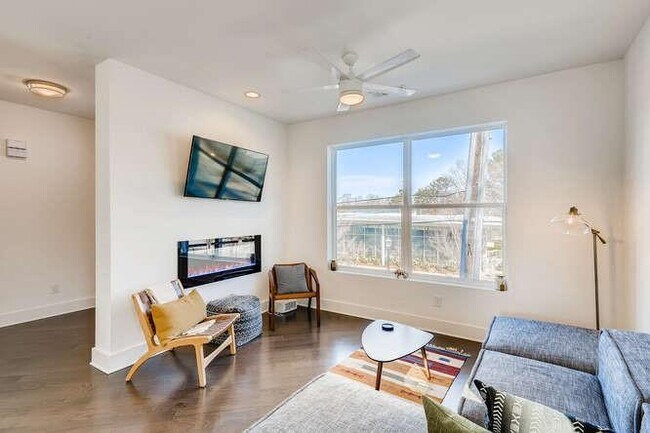 Foto del edificio - 2484 Perry Blvd NW
