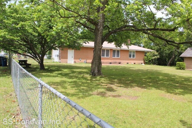Building Photo - 3 br, 1.5 bath House - 6425 Morganton Road