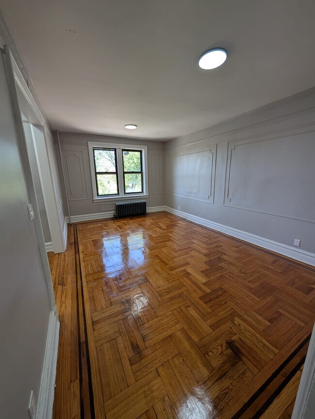 160 Ellis Ave 303 - 175 Ellis Ave