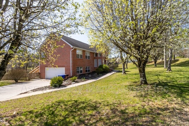 Building Photo - 170 Sweetgum Ln