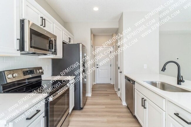 Building Photo - 5695 Buckthorne Dr