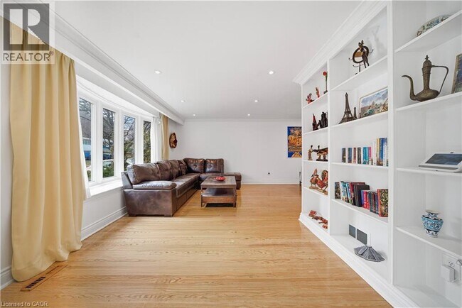 Photo du bâtiment - 481 Anthony Dr